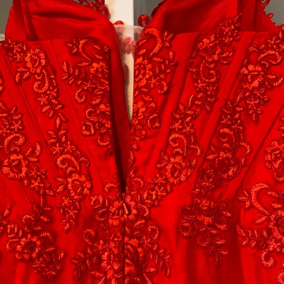 Red Mermaid Style Gown -Plus Free Surprise Gift 🎁 - Picture 5 of 16